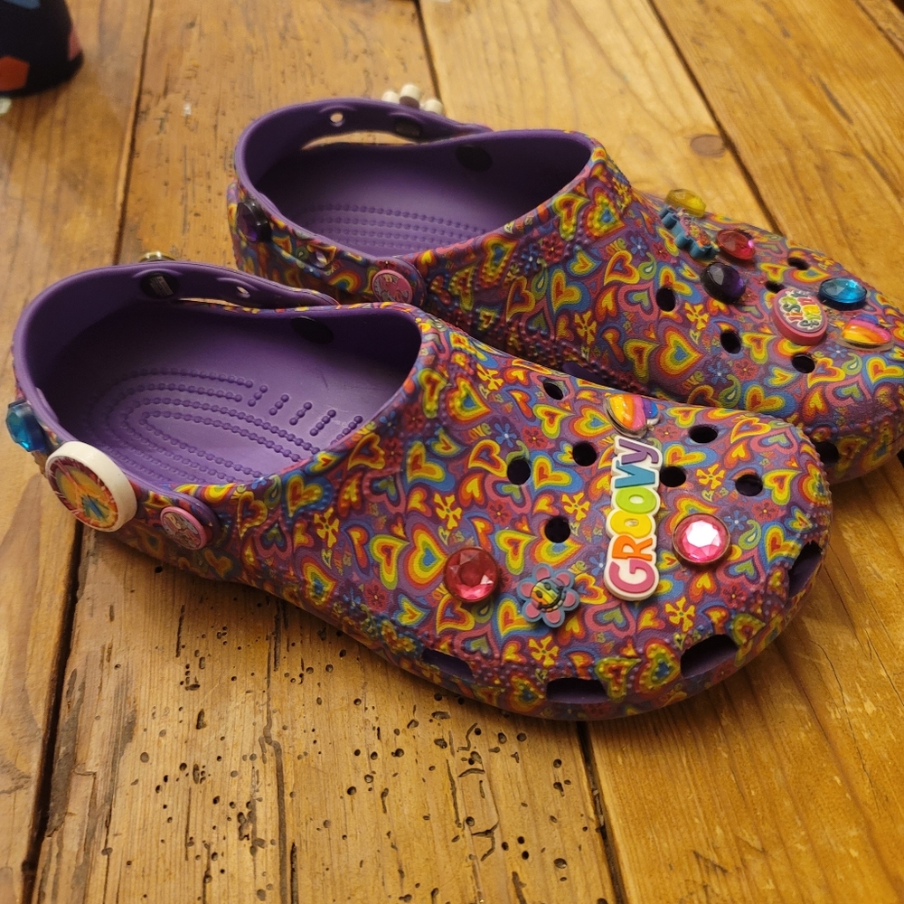 Lisa Frank x Crocs W Size 11 rainbow hearts